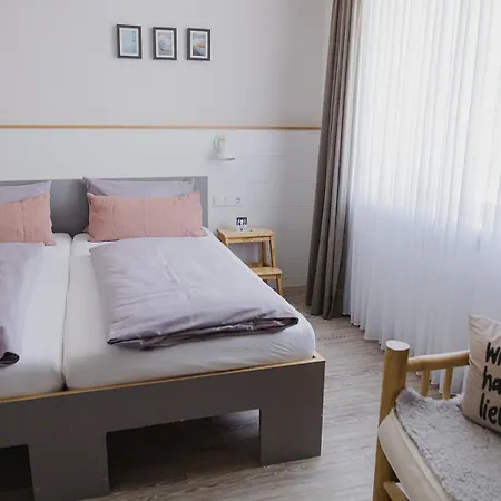 호텔 Fruehstueckshotel Fuerstenwerth 2*